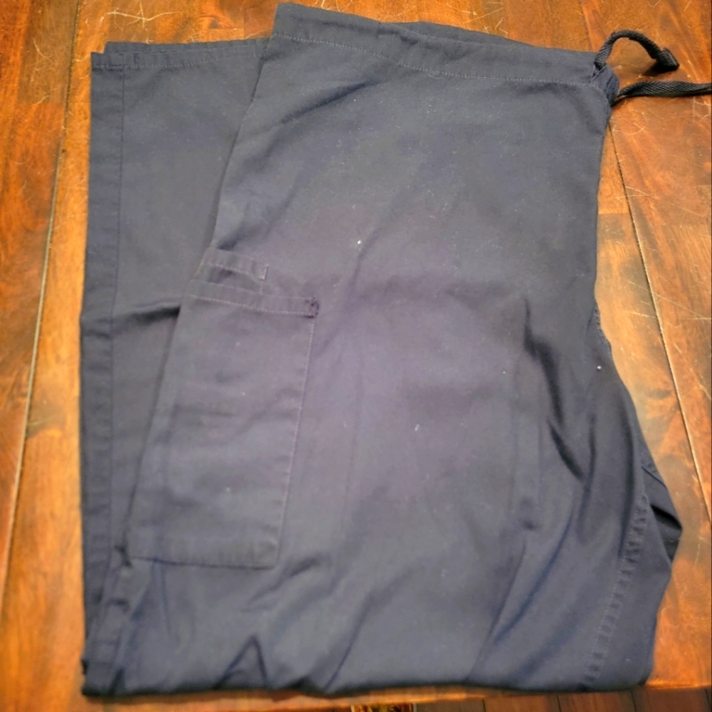 Cherokee scrubs XL